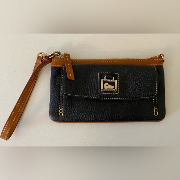 Dooney & Bourke Dillen II Pebbled Leather Wristlet / Clutch Excellent Condition - Picture 1 of 13